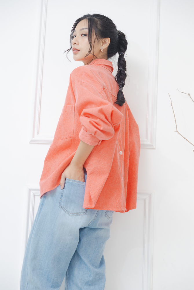 코트 襯衫領背後鈕扣開岔下擺圓弧外套 /  橘粉色