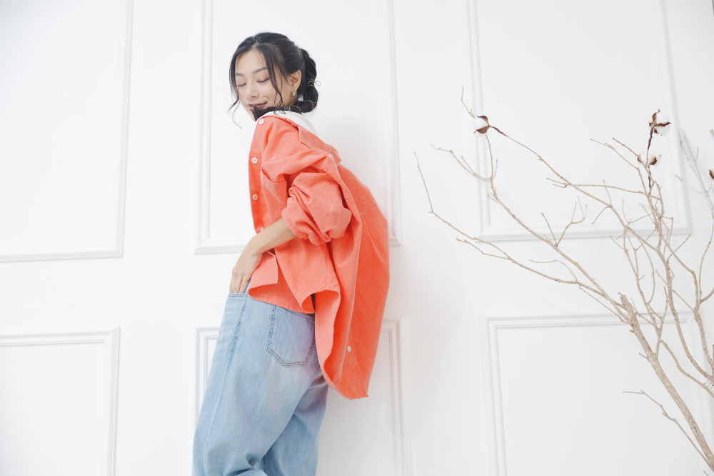 코트 襯衫領背後鈕扣開岔下擺圓弧外套 /  橘粉色