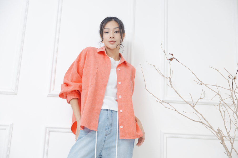 코트 襯衫領背後鈕扣開岔下擺圓弧外套 /  橘粉色