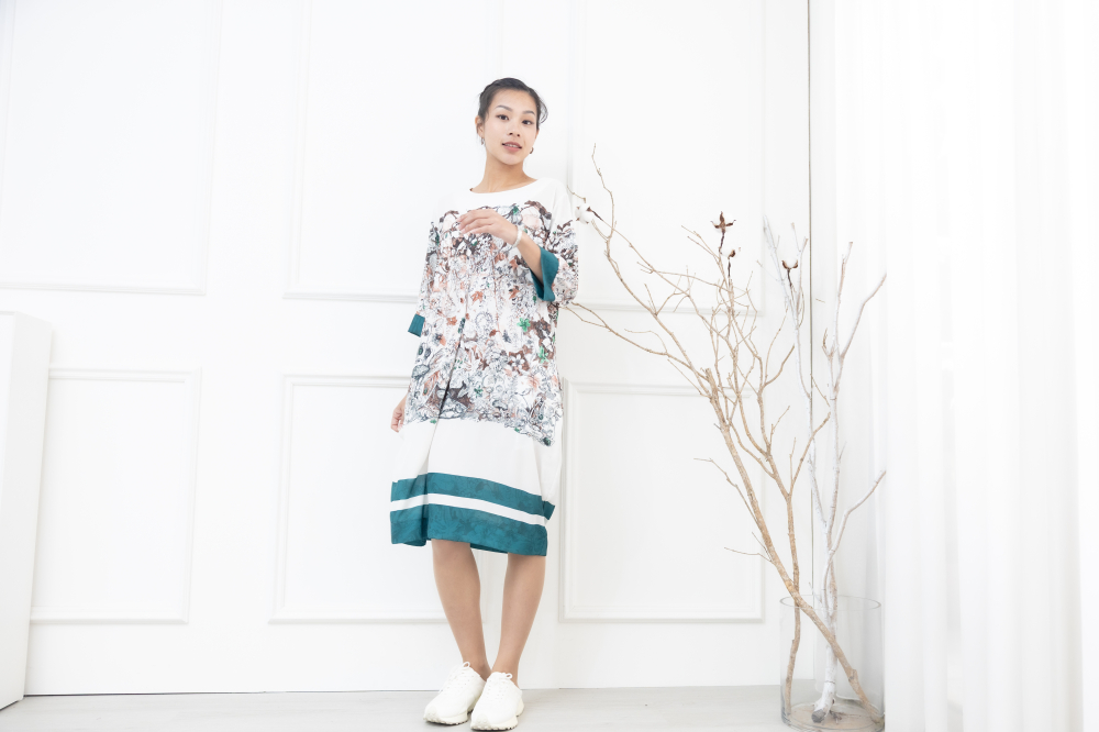 원피스 橘綠花材袖子裙襬深藍色七分袖洋裝 / 深綠色