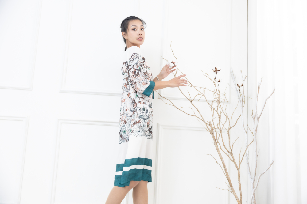 원피스 橘綠花材袖子裙襬深藍色七分袖洋裝 / 深綠色