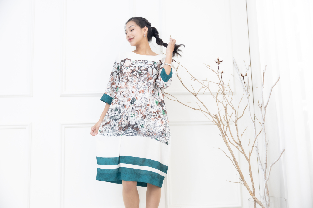 원피스 橘綠花材袖子裙襬深藍色七分袖洋裝 / 深綠色