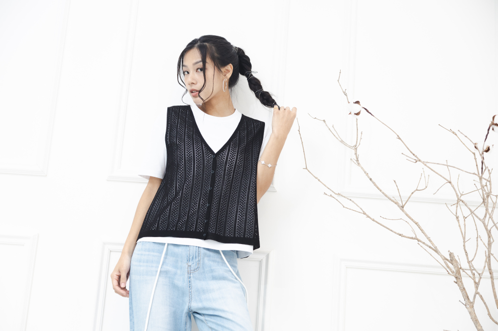 조끼 洞洞簍空全開襟背心 / 黑色