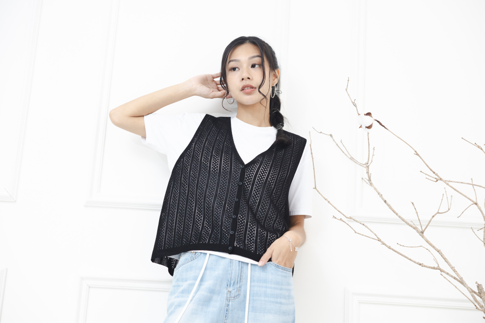 조끼 洞洞簍空全開襟背心 / 黑色