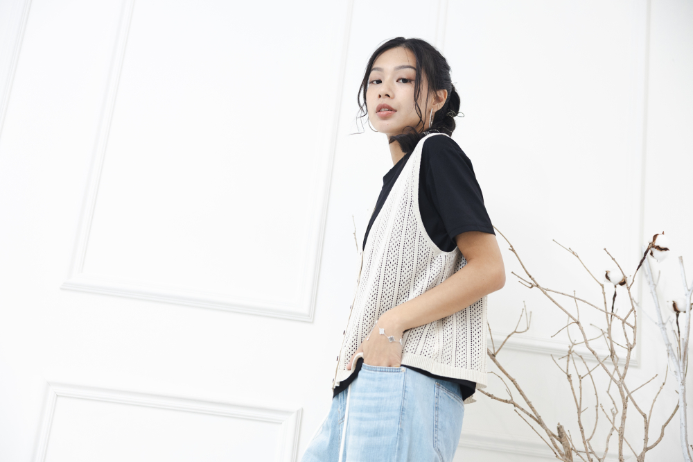 조끼 洞洞簍空全開襟背心 / 米色