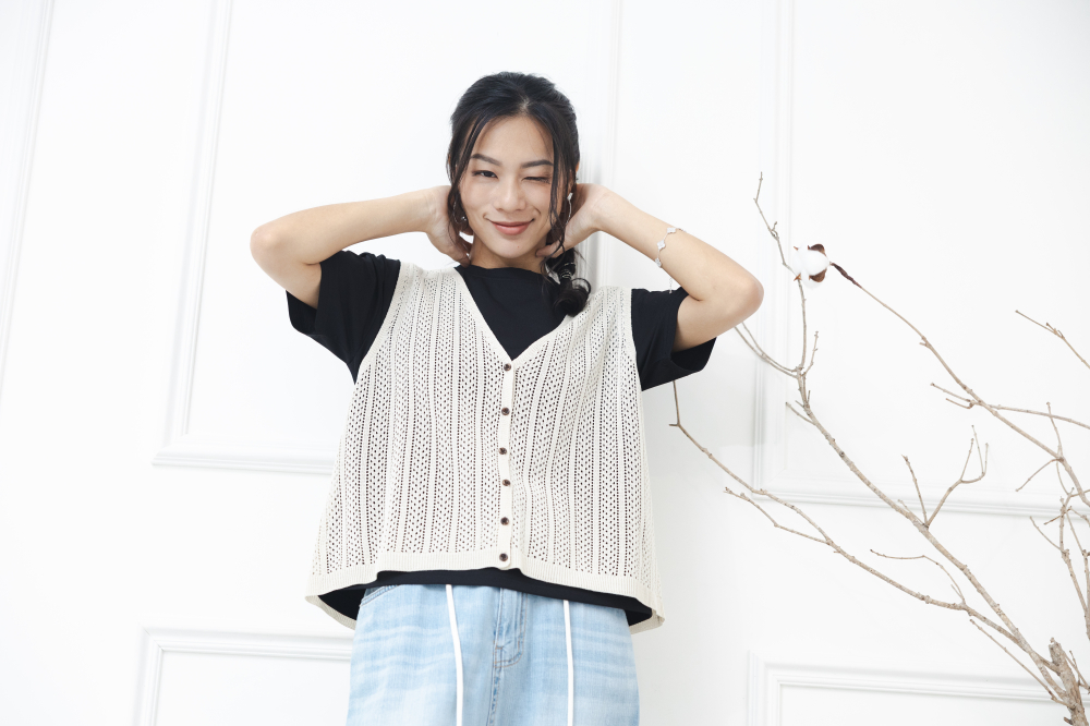 조끼 洞洞簍空全開襟背心 / 米色