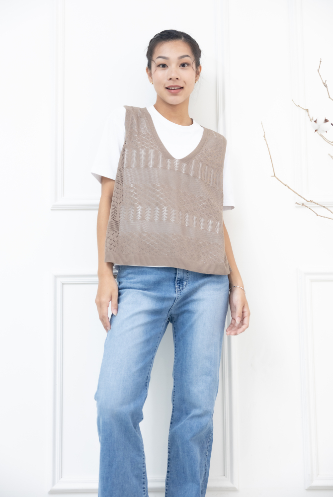 조끼 鈕扣洞洞簍空針織背心 / 奶茶色