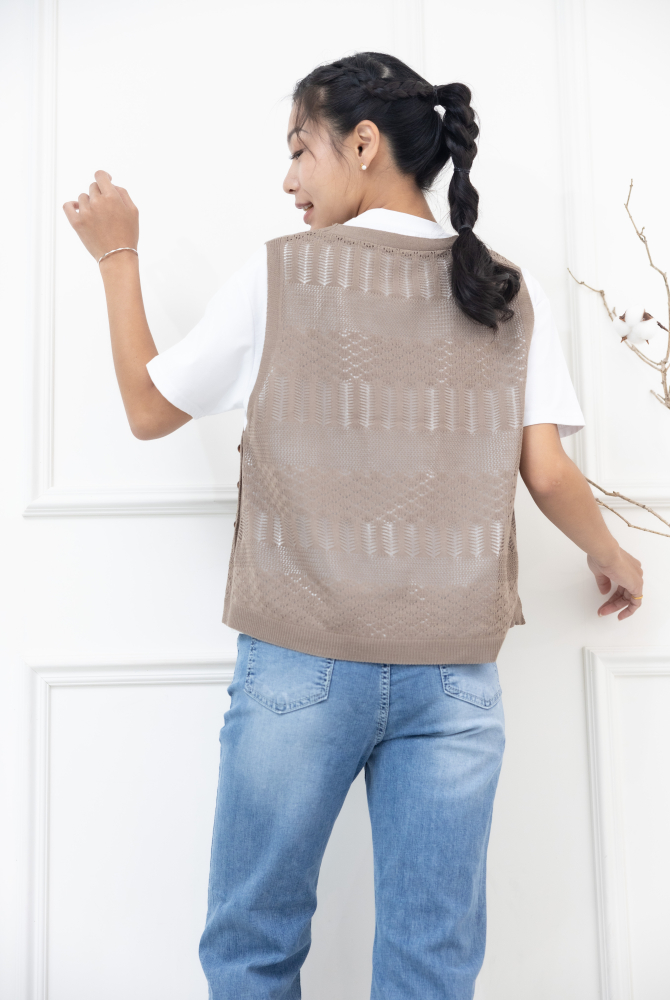 조끼 鈕扣洞洞簍空針織背心 / 奶茶色