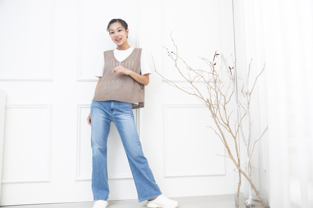 조끼 鈕扣洞洞簍空針織背心 / 奶茶色