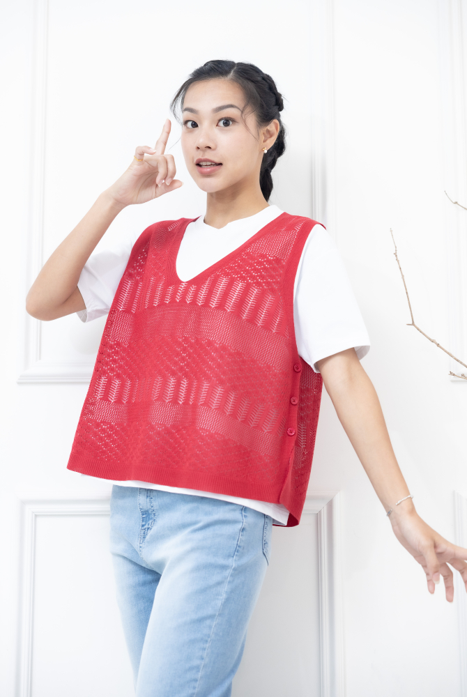 조끼 鈕扣洞洞簍空針織背心 / 紅色