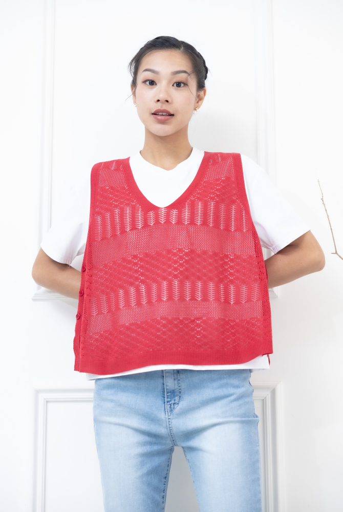 조끼 鈕扣洞洞簍空針織背心 / 紅色