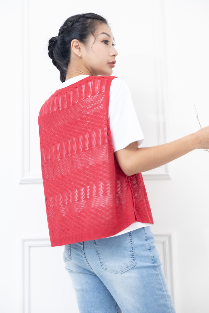 조끼 鈕扣洞洞簍空針織背心 / 紅色