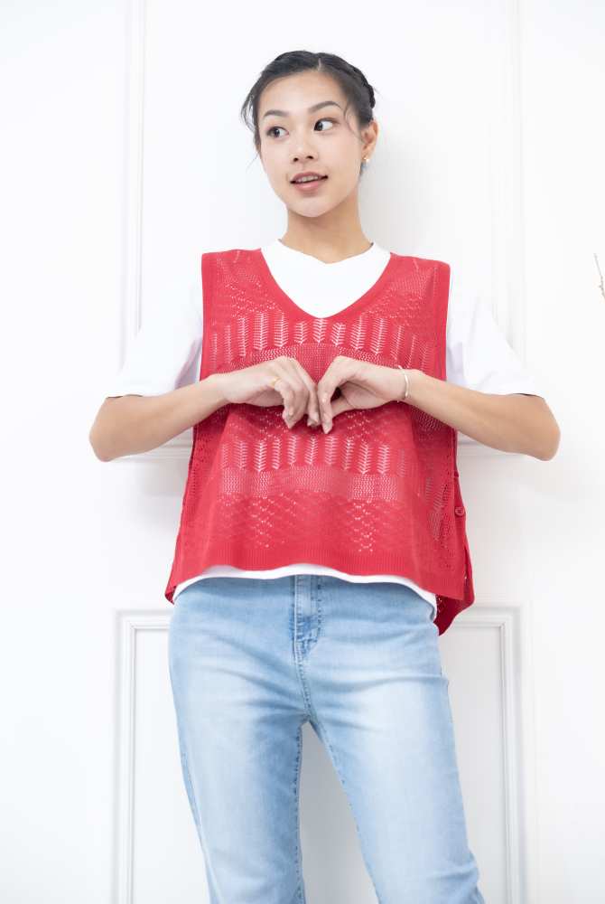 조끼 鈕扣洞洞簍空針織背心 / 紅色