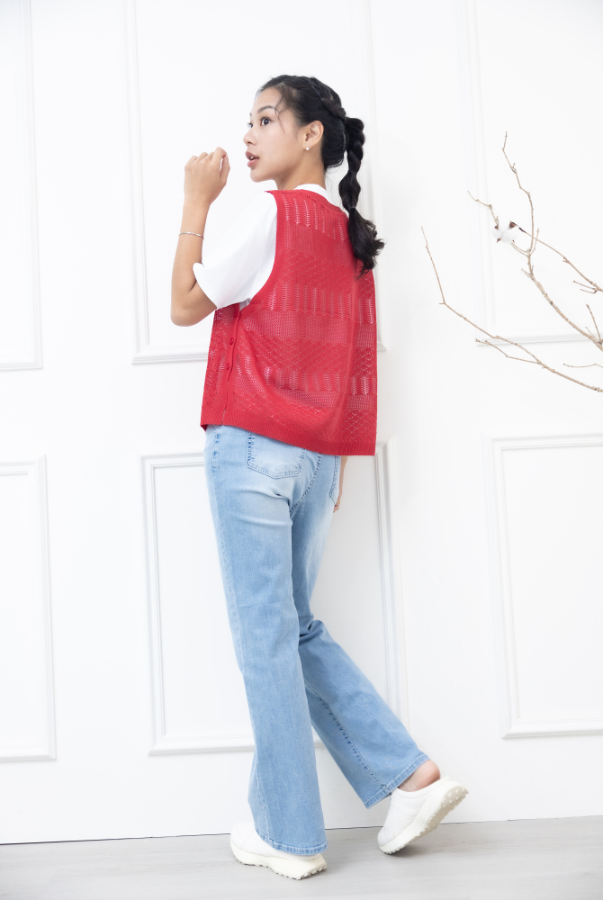 조끼 鈕扣洞洞簍空針織背心 / 紅色