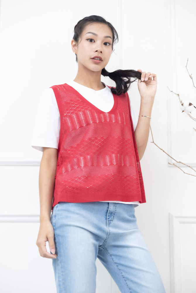 조끼 鈕扣洞洞簍空針織背心 / 紅色