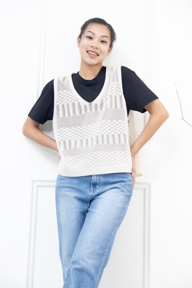 조끼 鈕扣洞洞簍空針織背心 / 米色