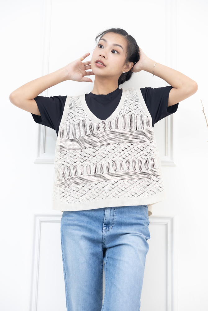 조끼 鈕扣洞洞簍空針織背心 / 米色