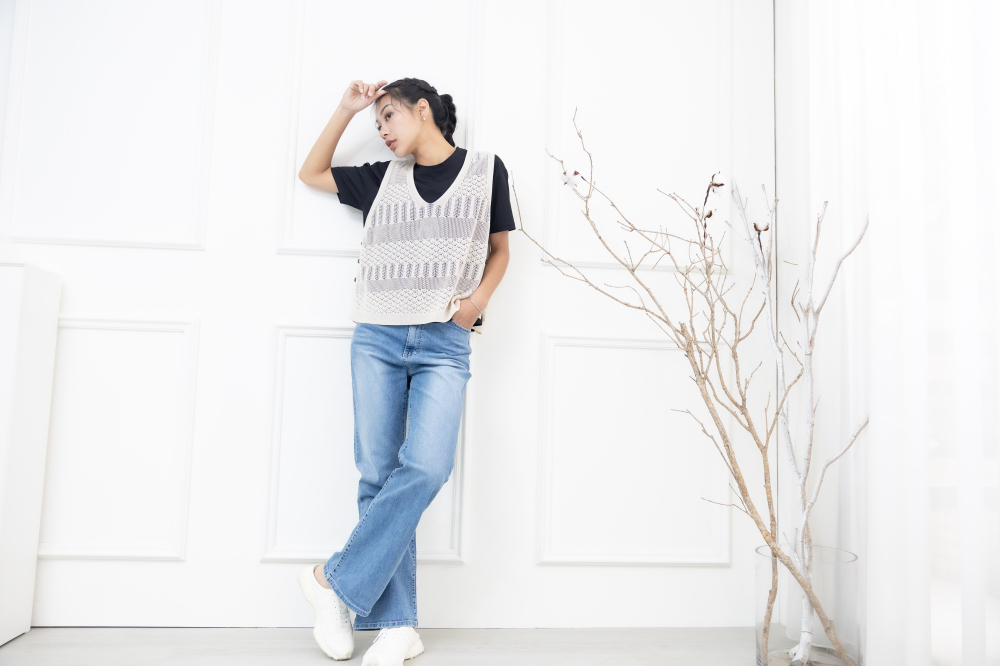 조끼 鈕扣洞洞簍空針織背心 / 米色