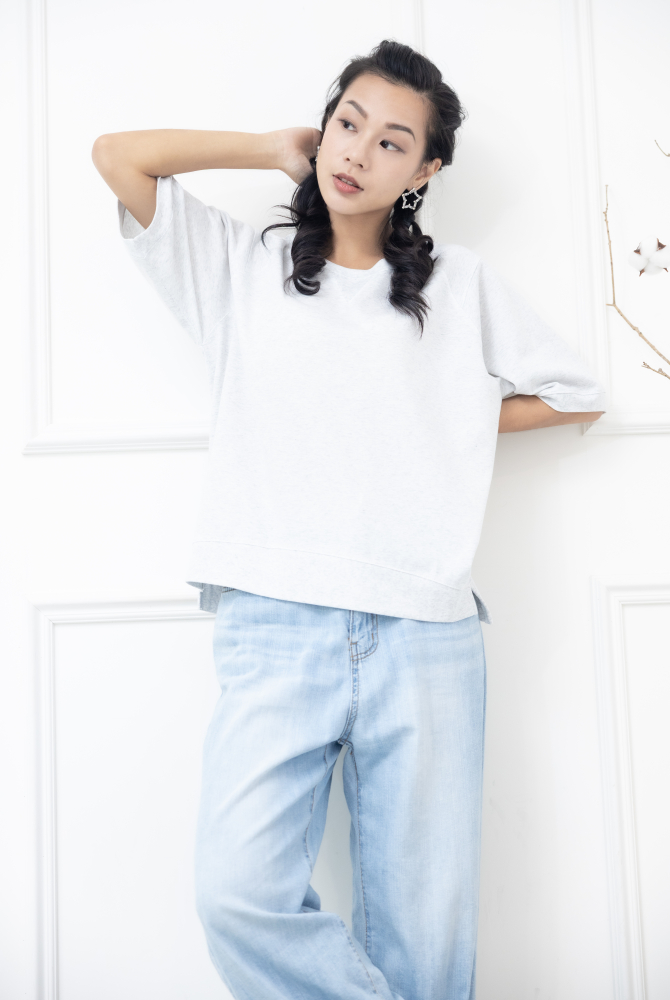 반팔 拚色寬版短袖上衣 / 灰白色