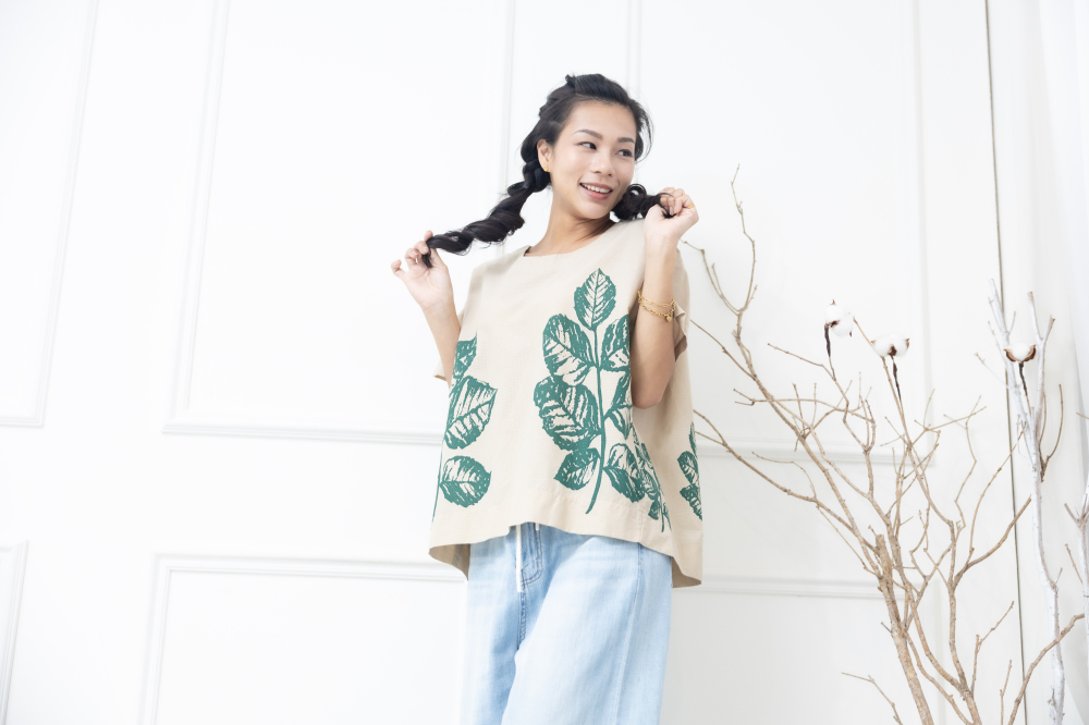 반팔 米底綠葉印花上衣/ 米色