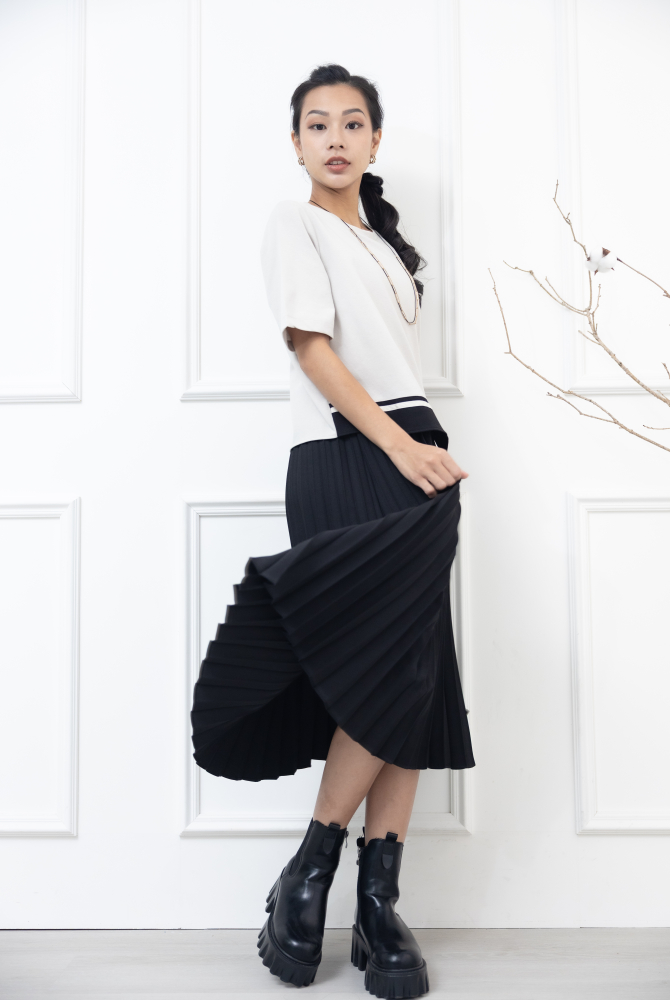 원피스 拼接V條壓褶假兩件洋裝/ 杏色 黑色壓褶