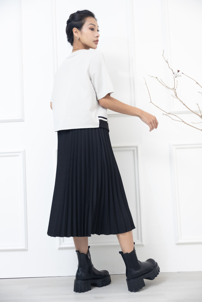 원피스 拼接V條壓褶假兩件洋裝/ 杏色 黑色壓褶