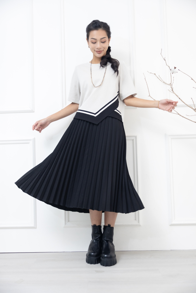 원피스 拼接V條壓褶假兩件洋裝/ 杏色 黑色壓褶