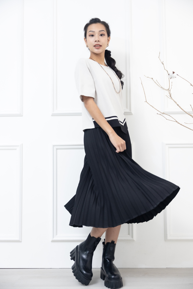 원피스 拼接V條壓褶假兩件洋裝/ 杏色 黑色壓褶