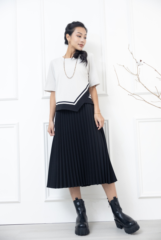 원피스 拼接V條壓褶假兩件洋裝/ 杏色 黑色壓褶