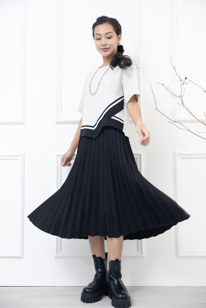 원피스 拼接V條壓褶假兩件洋裝/ 杏色 黑色壓褶