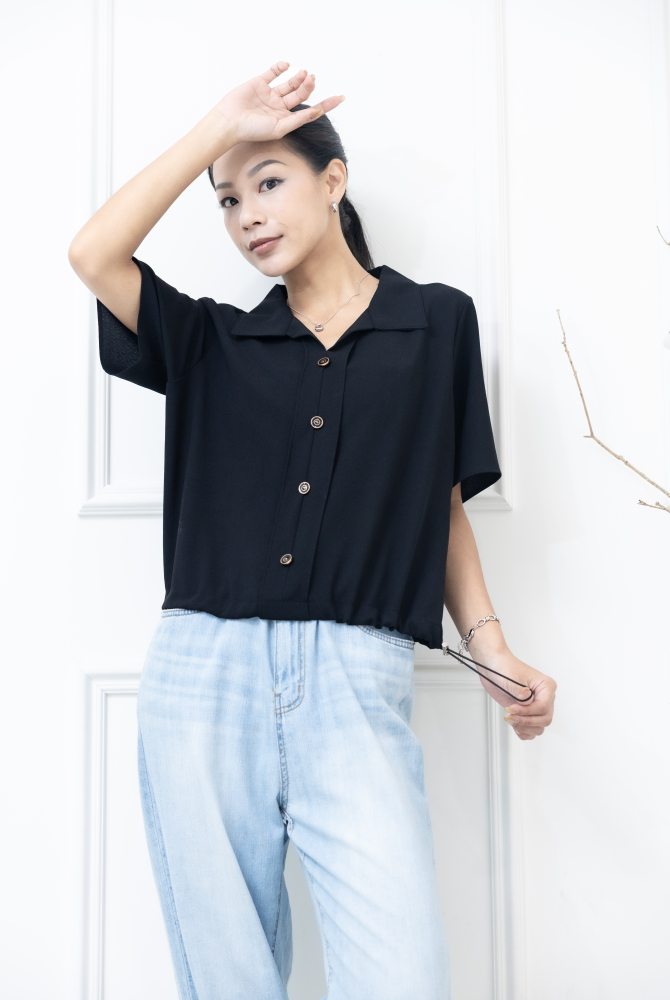 반팔黑色短袖襯衫領上衣/ 黑色