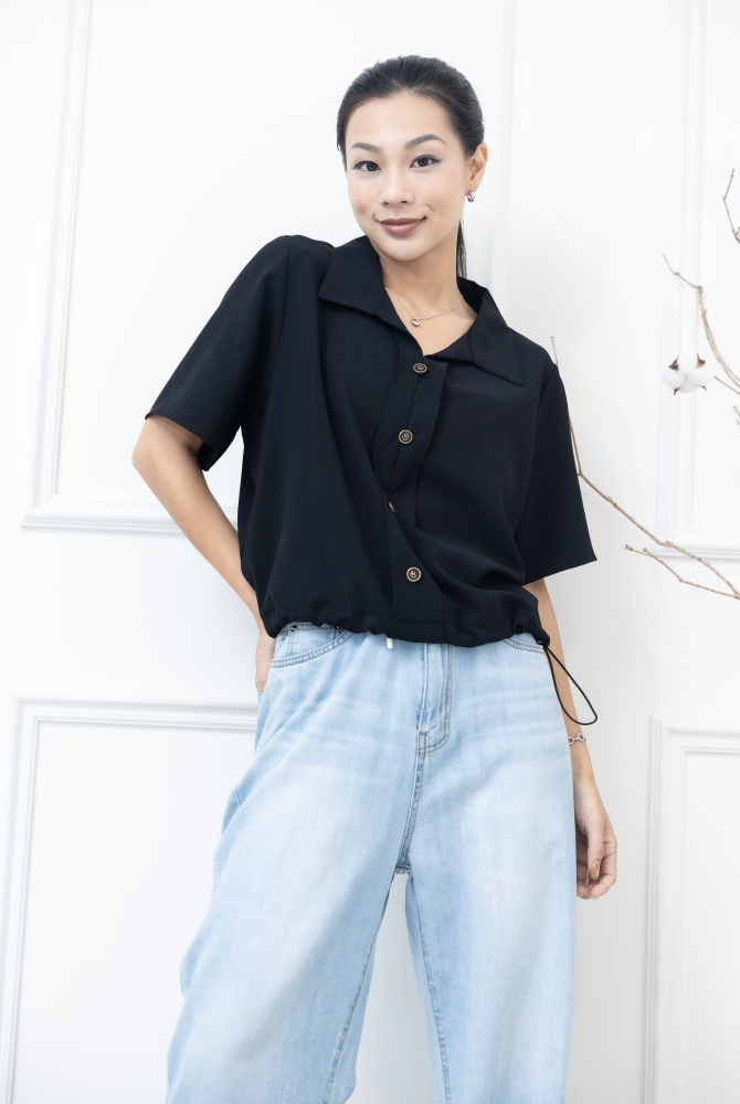 반팔黑色短袖襯衫領上衣/ 黑色