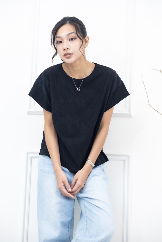 반팔 黑色壓紋拼接小蓋袖上衣/ 黑色