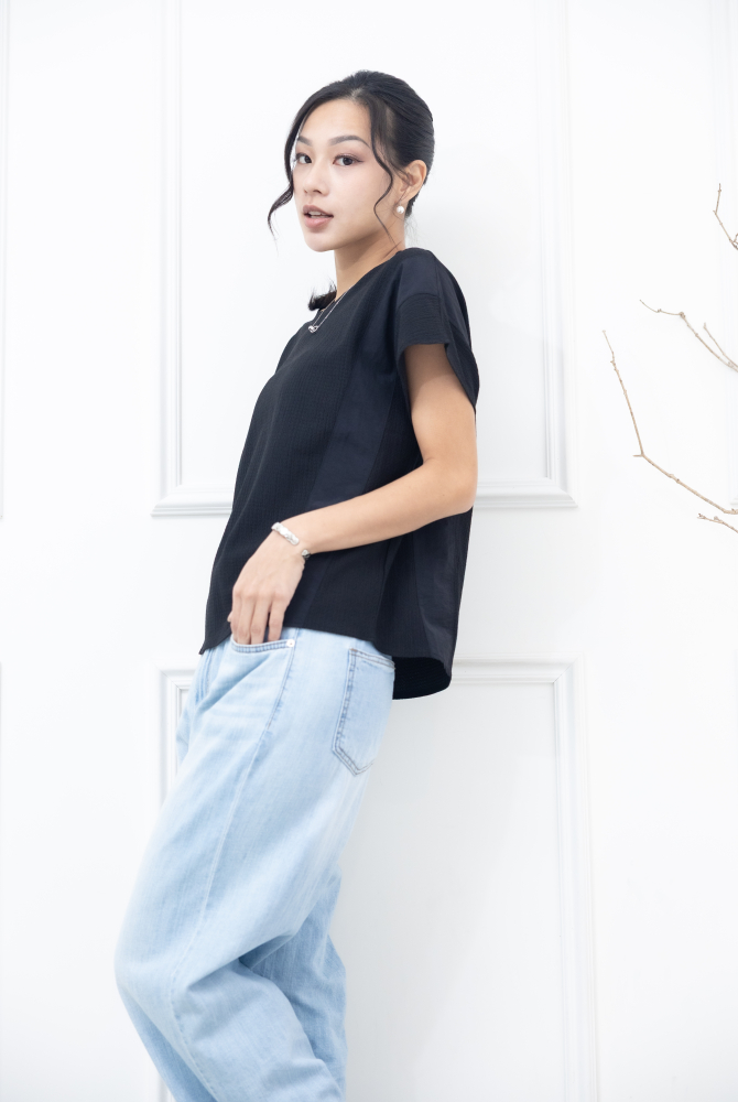 반팔 黑色壓紋拼接小蓋袖上衣/ 黑色