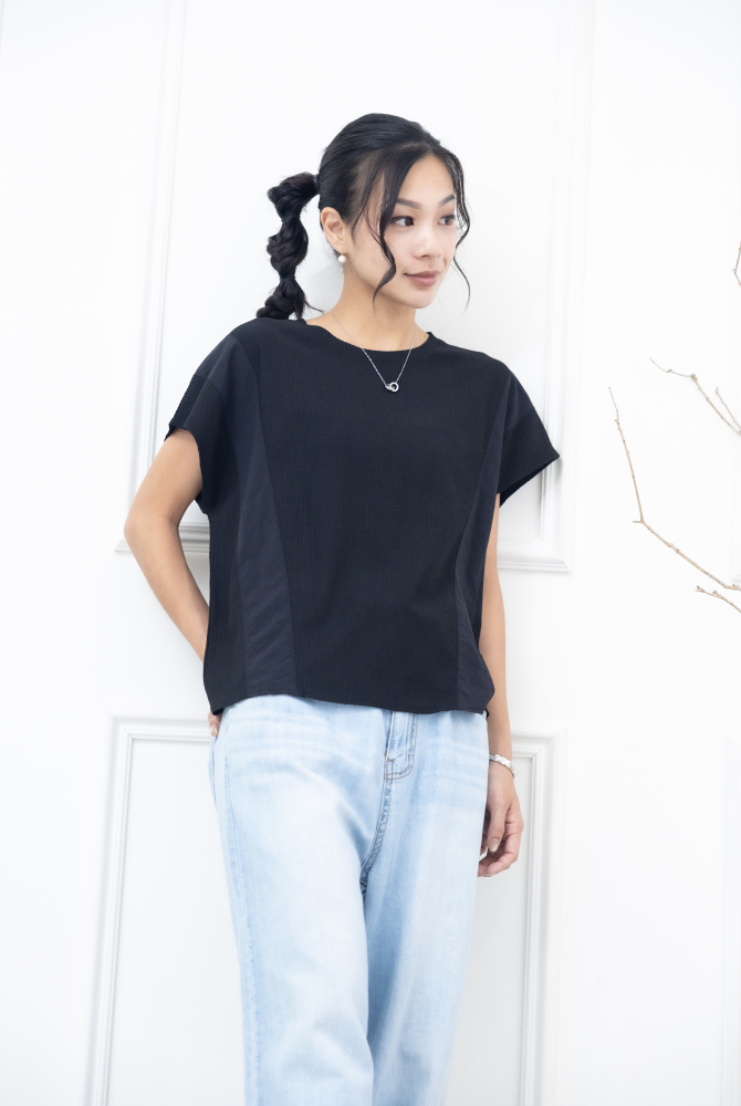 반팔 黑色壓紋拼接小蓋袖上衣/ 黑色