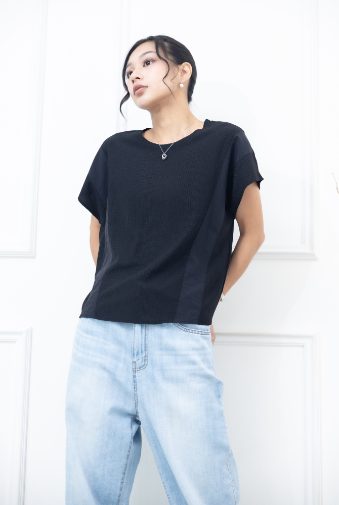 반팔 黑色壓紋拼接小蓋袖上衣/ 黑色