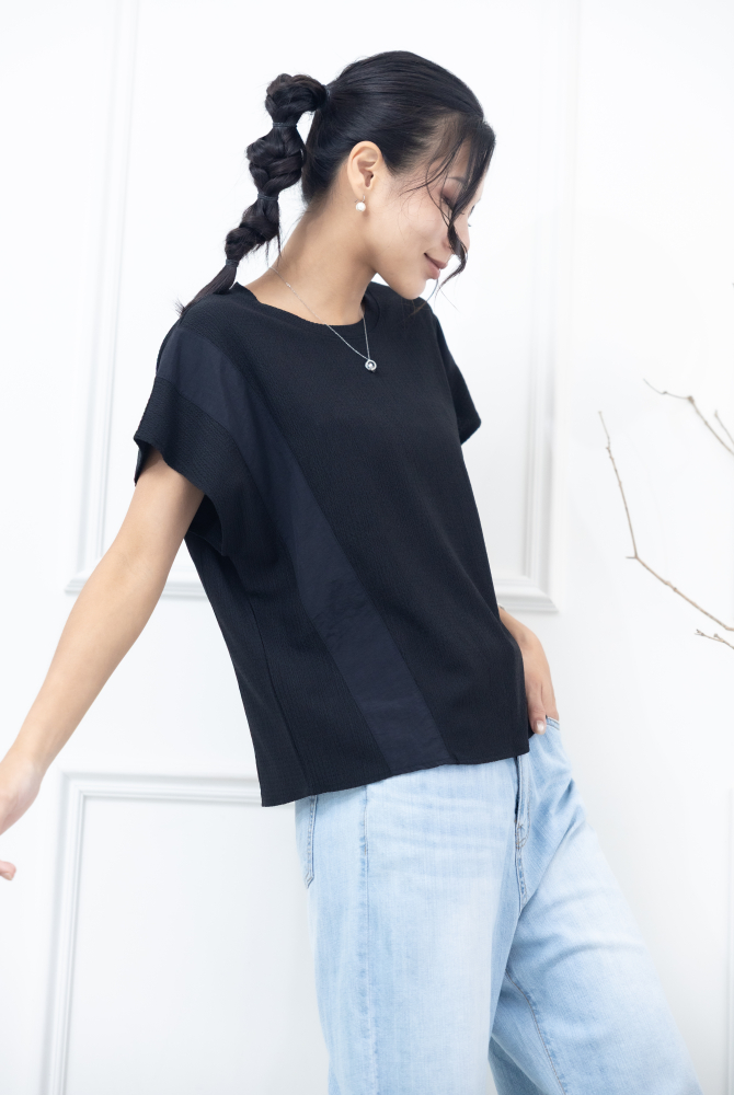 반팔 黑色壓紋拼接小蓋袖上衣/ 黑色