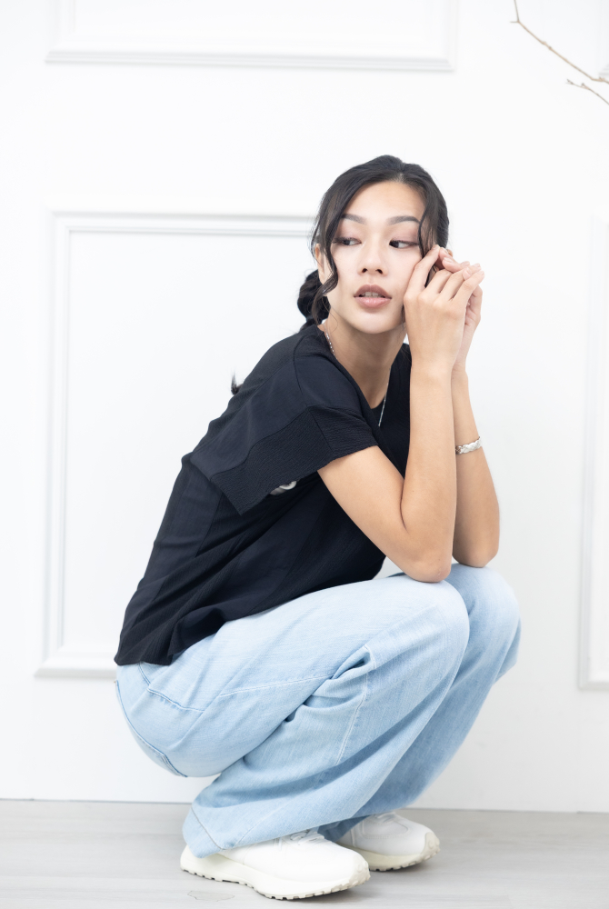 반팔 黑色壓紋拼接小蓋袖上衣/ 黑色