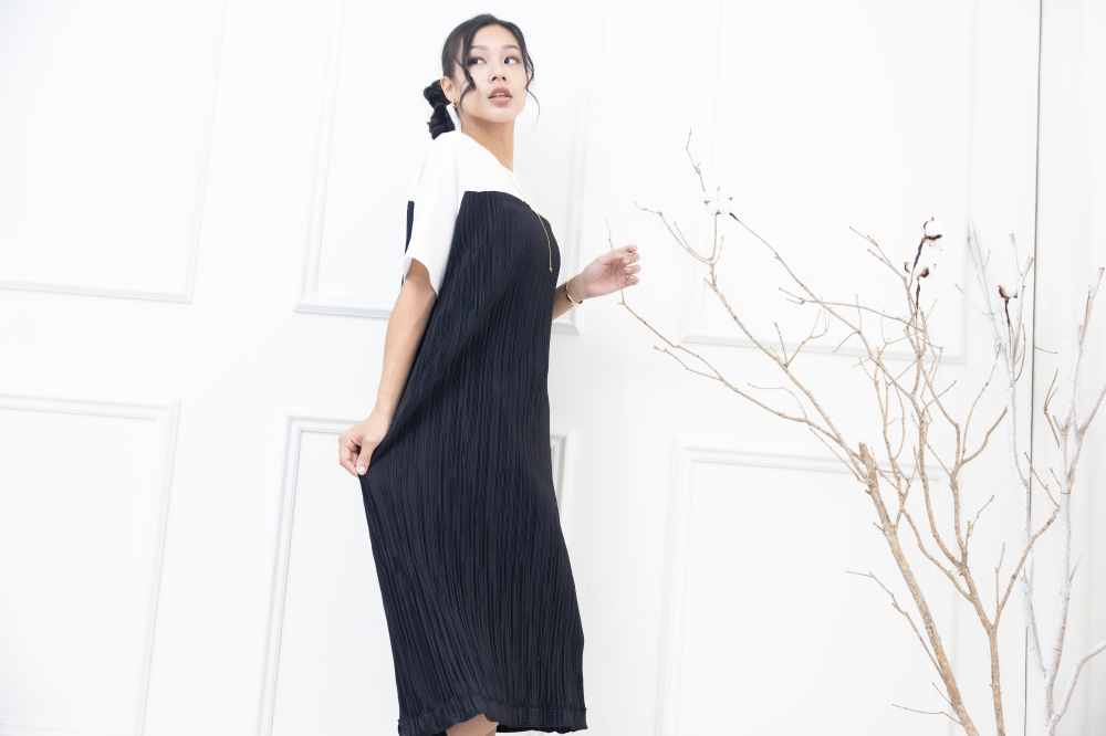 원피스白黑拼接百褶洋裝/ 黑色