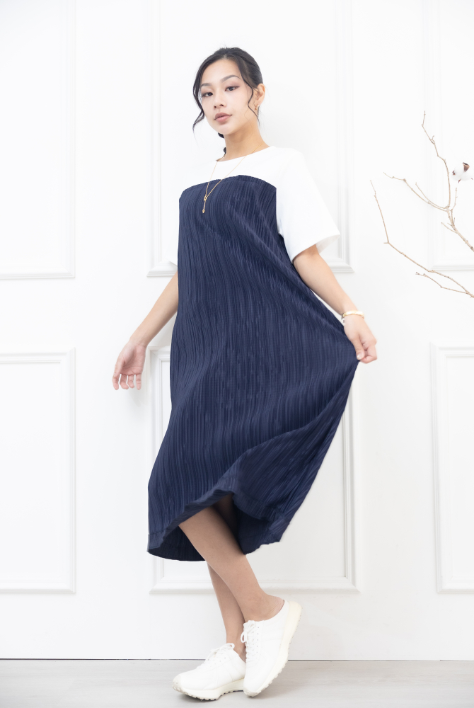반팔 白深藍拼接百褶洋裝/ 深藍色