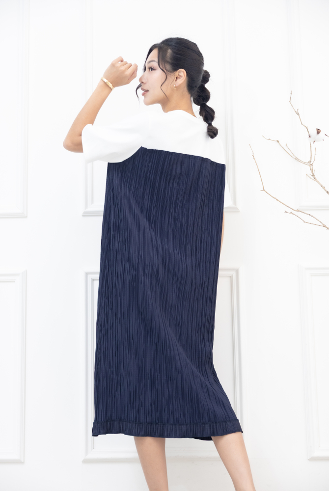 반팔 白深藍拼接百褶洋裝/ 深藍色