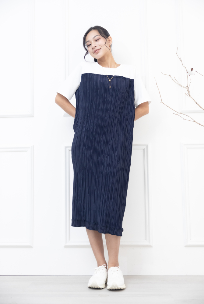 반팔 白深藍拼接百褶洋裝/ 深藍色