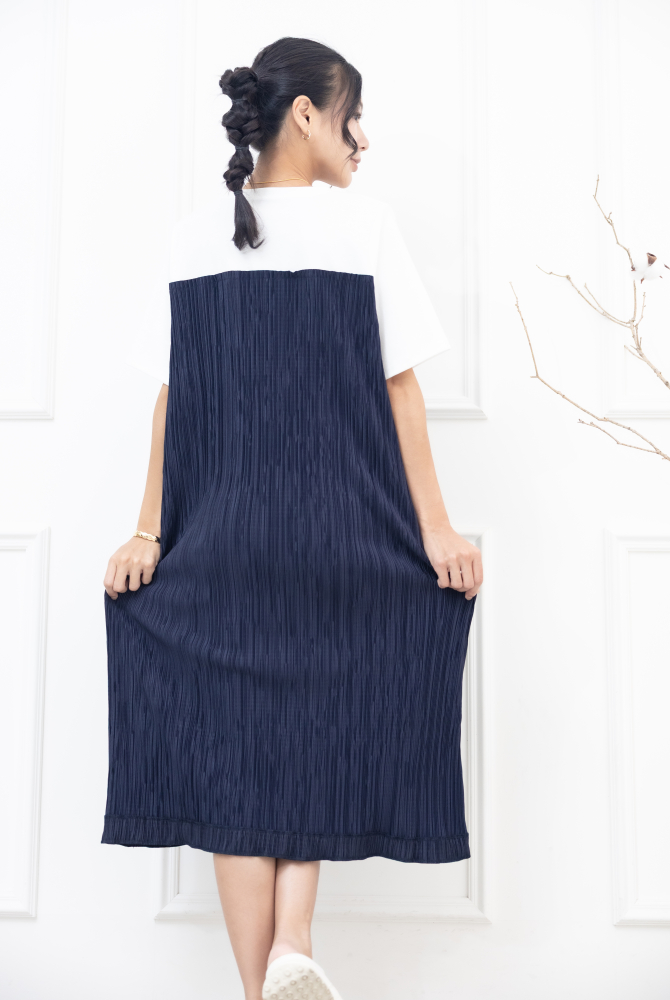 반팔 白深藍拼接百褶洋裝/ 深藍色