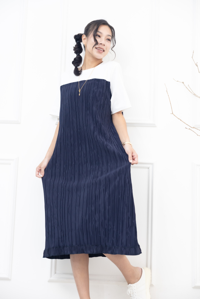 반팔 白深藍拼接百褶洋裝/ 深藍色