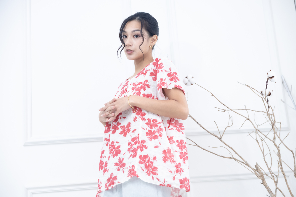 반팔 紅花紋皺摺棉麻上衣 / 米色