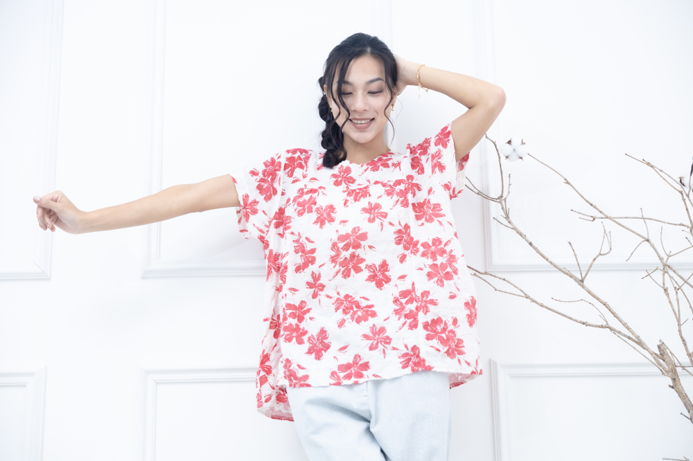 반팔 紅花紋皺摺棉麻上衣 / 米色