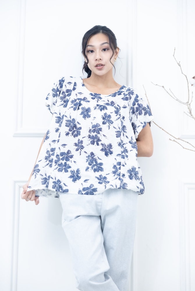 반팔 藍花紋皺摺棉麻上衣 / 米色