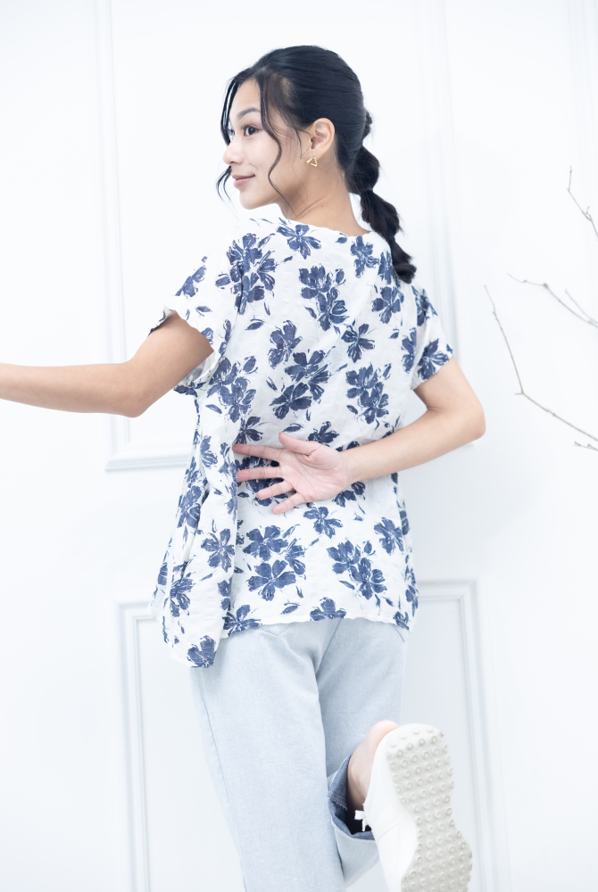 반팔 藍花紋皺摺棉麻上衣 / 米色