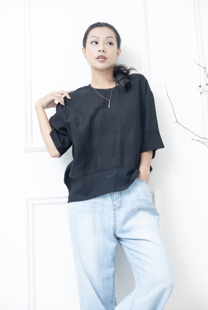 반팔 壓皺拼接針織上衣 / 黑色