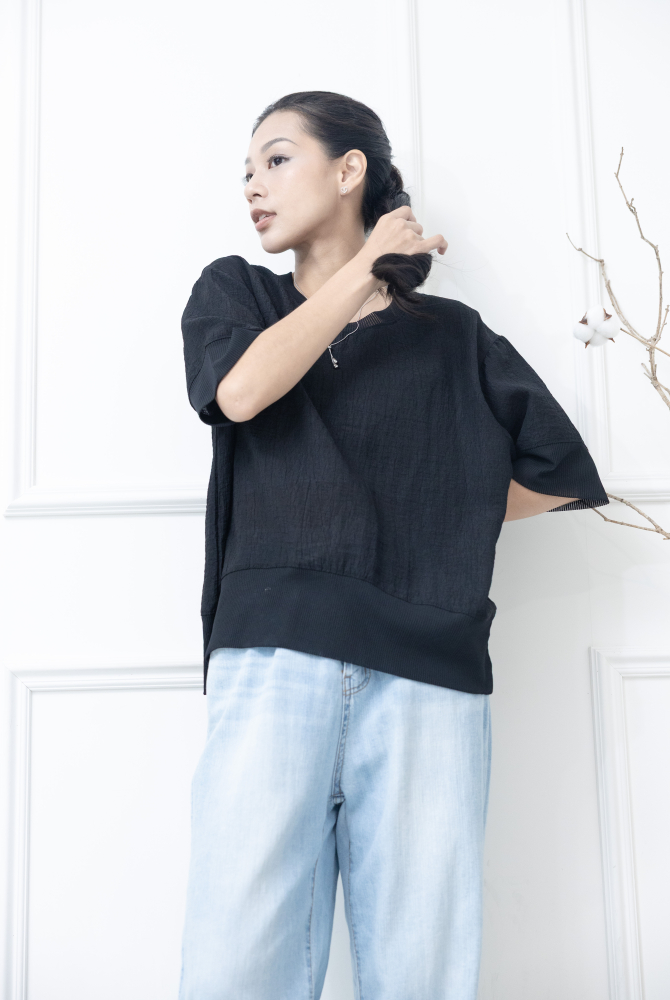 반팔 壓皺拼接針織上衣 / 黑色